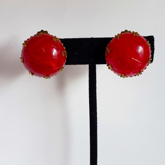 1” Vintage Gold Setting With Round Red Clip-Ons - Picture 2 of 4